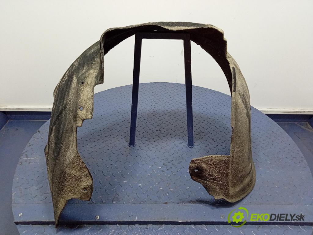 Audi A6 2005 Blatník: Plastové: Predné