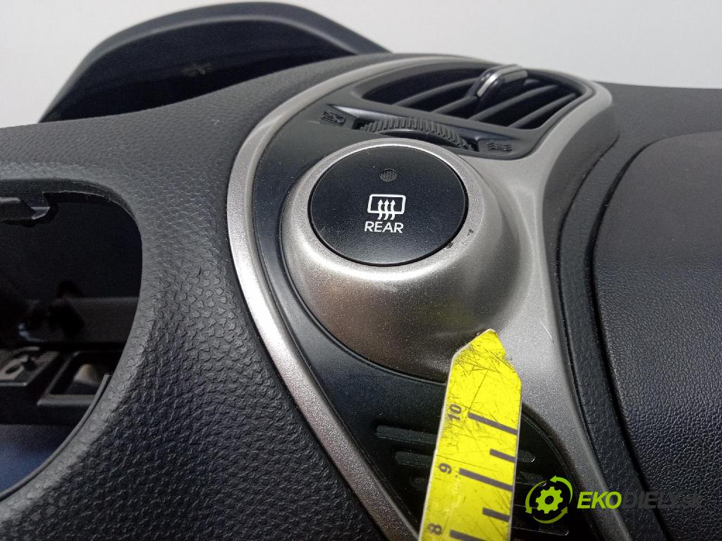Hyundai Ix35 2010 kokpit,pristrojová doska 