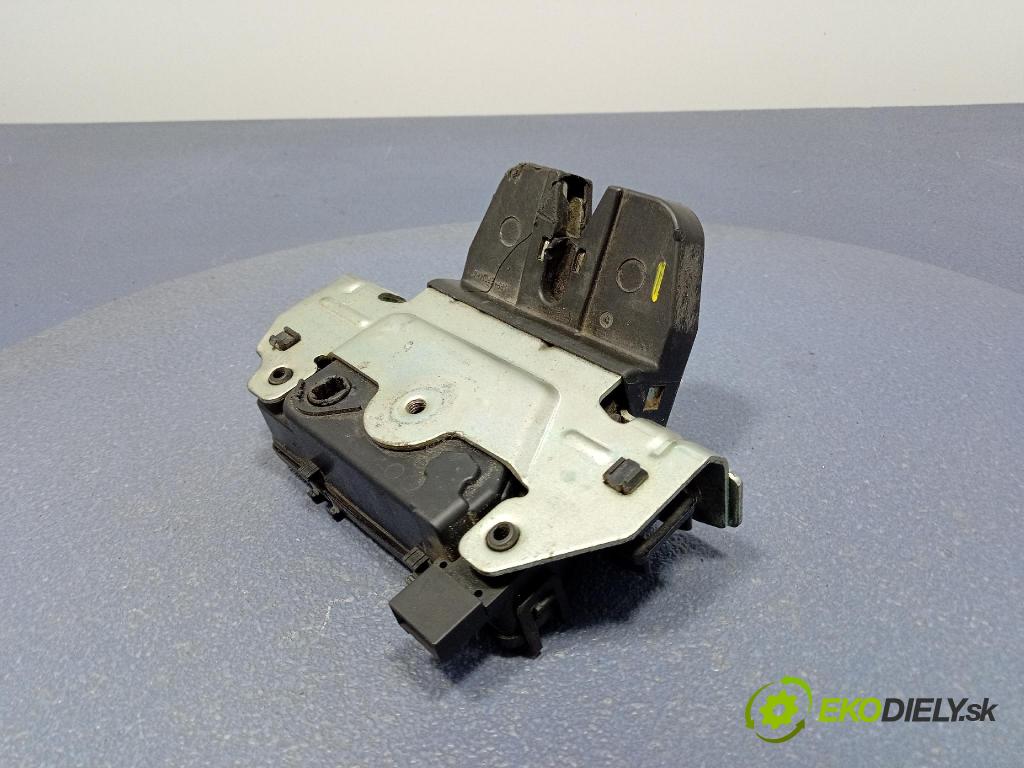 Opel Zafira 2005 zámek Klapky: kufr 13117285