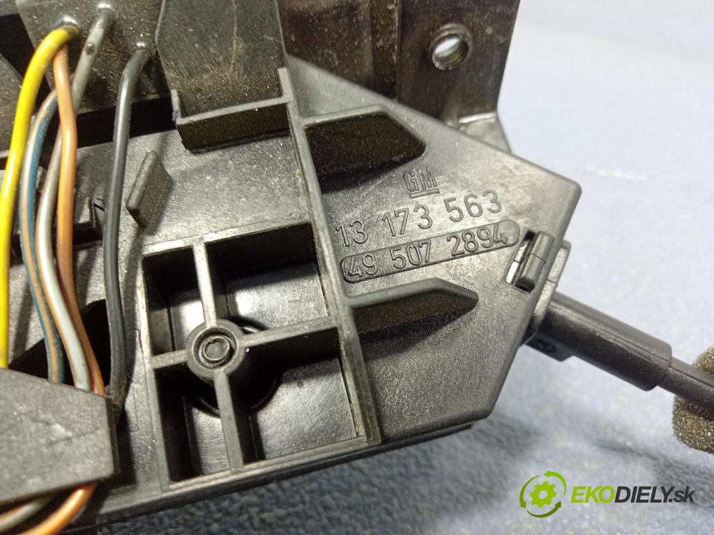 Opel Vectra 2004 zámek Klapky: kufr 13173563