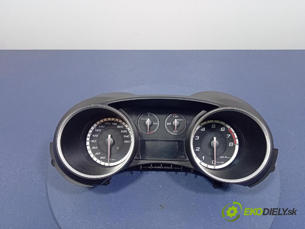 Alfa romeo Giulietta 2011 prístrojovka/ budíky 50516476
