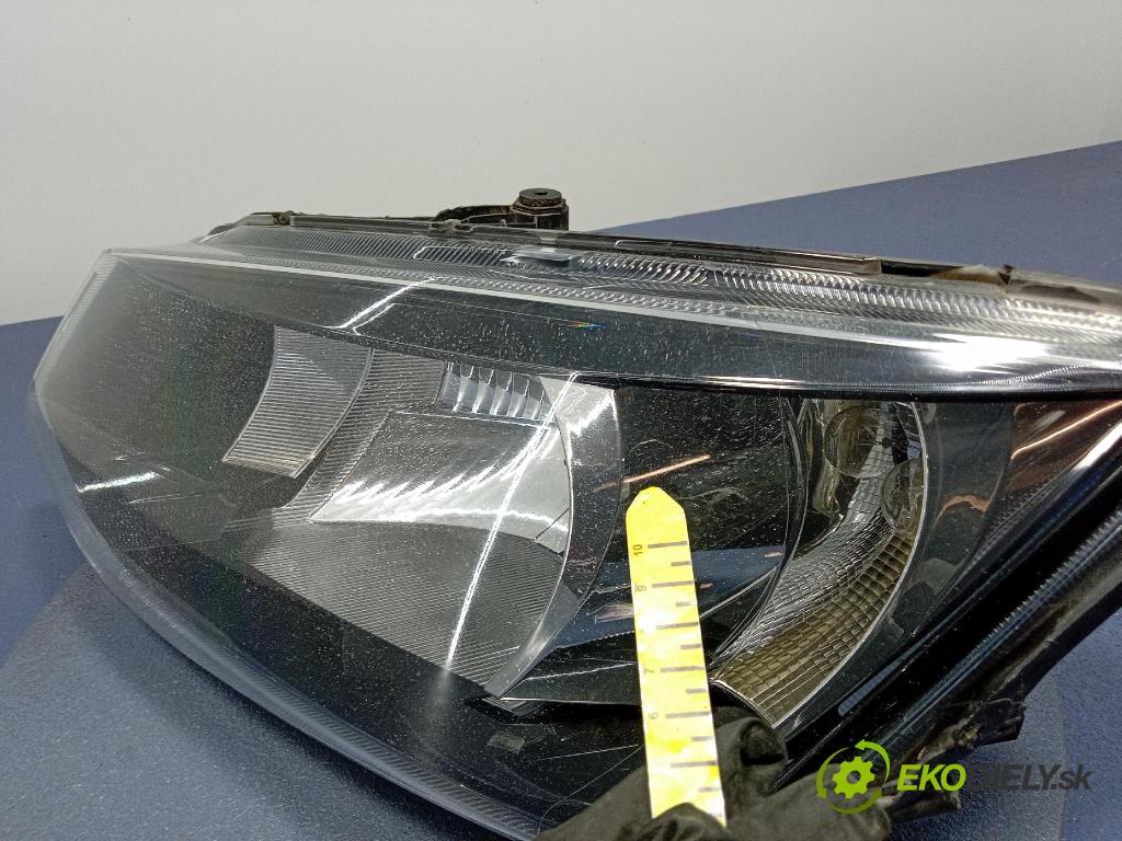 Skoda Fabia 0 Reflektor: Vľavo: