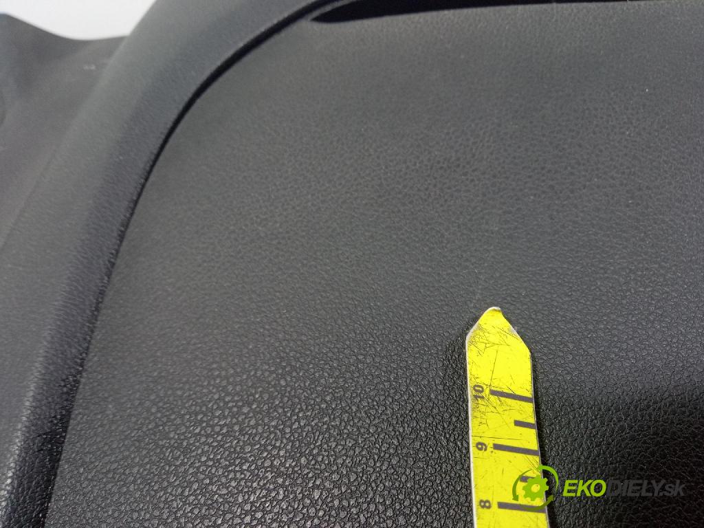 Citroen Berlingo 2019 kokpit,pristrojová doska
