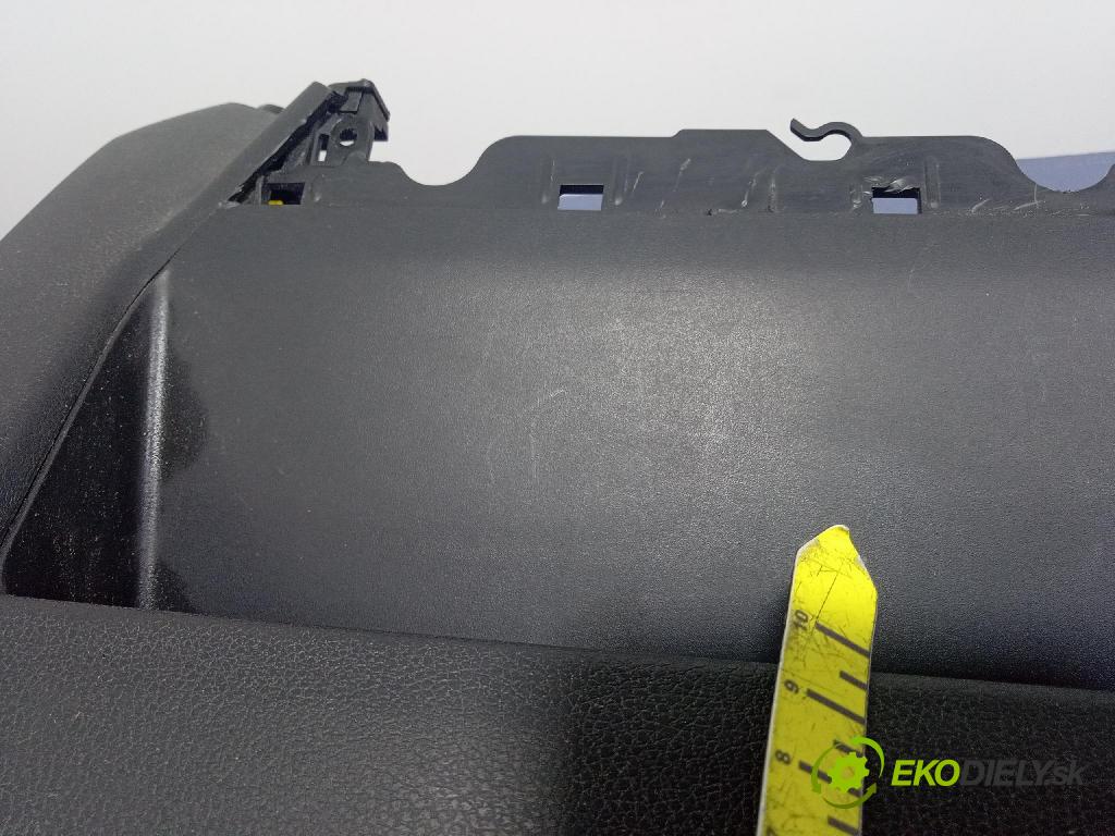 Citroen Berlingo 2019 kokpit,pristrojová doska 