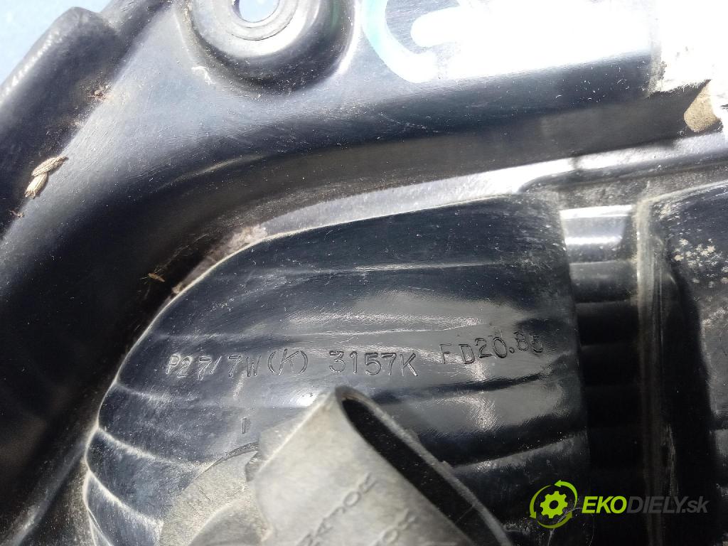 Mazda Tribute 2003 světlo Zad: Práva: Mimo: