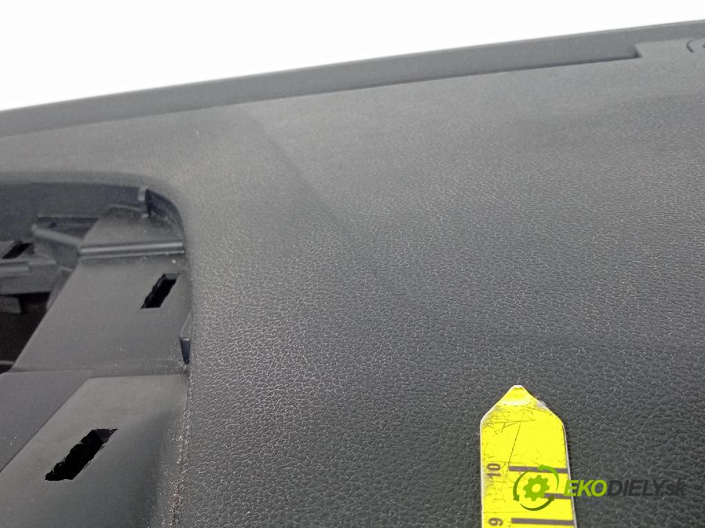 Citroen Berlingo 2019 kokpit,pristrojová doska 