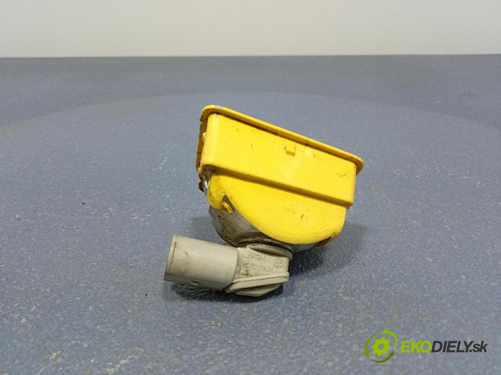 Vw Beetle 2001 zaslepka: zad 1C0990013A