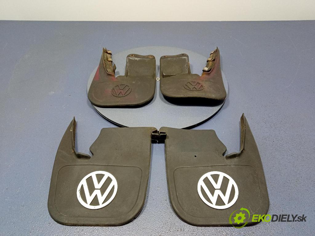 Vw Transporter 1996 blatník: Plastický před 701075111A