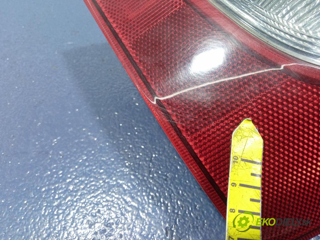 Mitsubishi Grandis 2005 světlo Zad: Práva: Mimo: