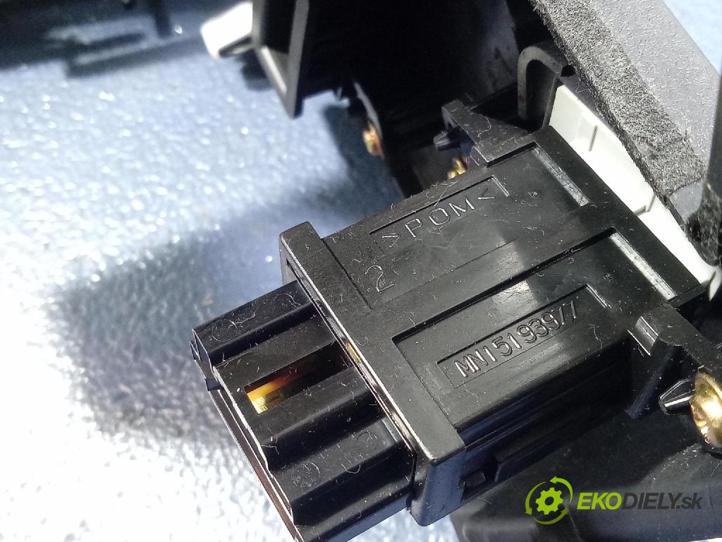 Mitsubishi Grandis 2005 prepínač Klimatizácia: Prúd vzduchu: MN157316