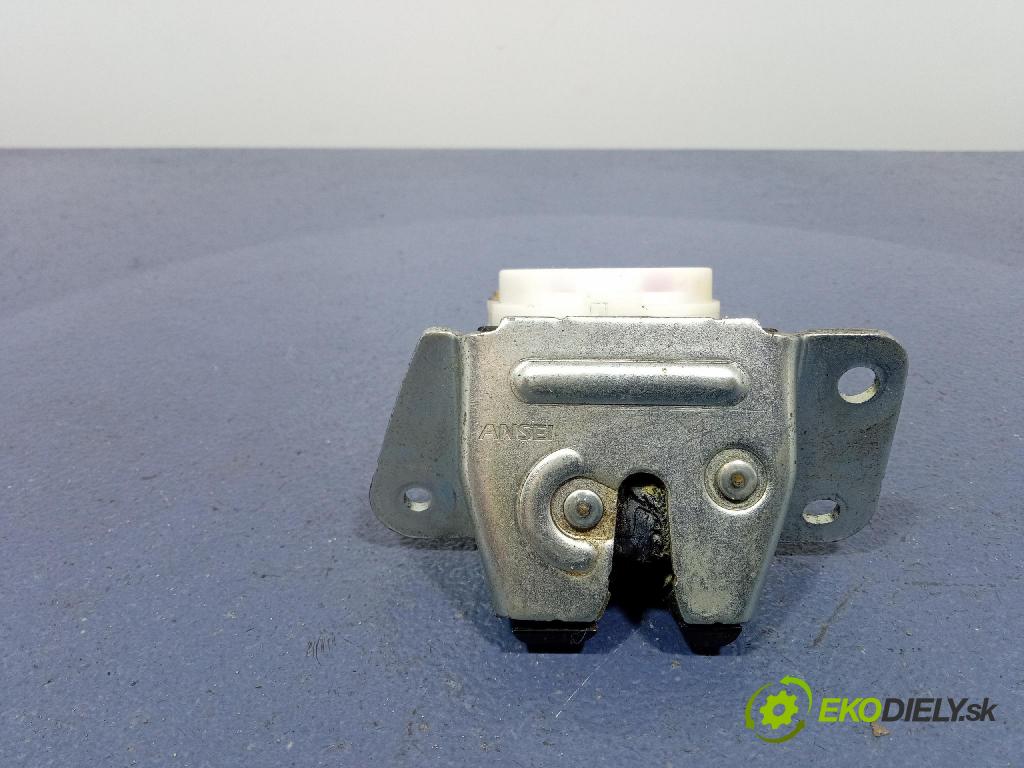 Mitsubishi Grandis 2005 zámek Klapky: kufr