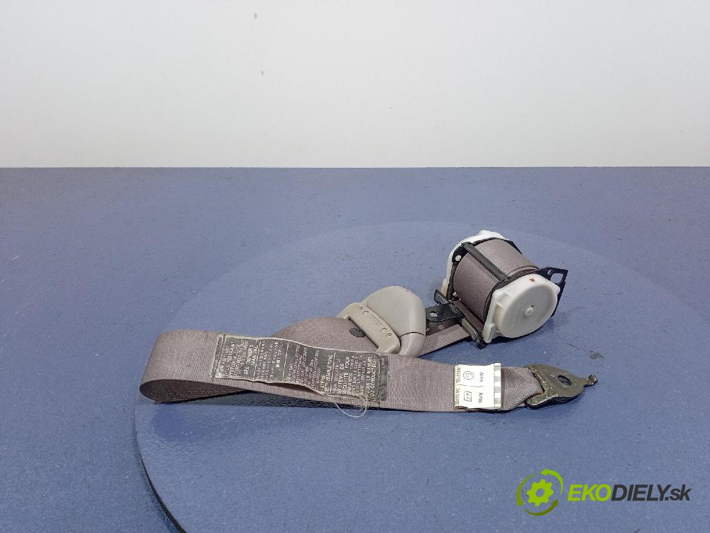 Mitsubishi Grandis 2005 Pásy: Bezpečnosť: x TK-AB2-N697