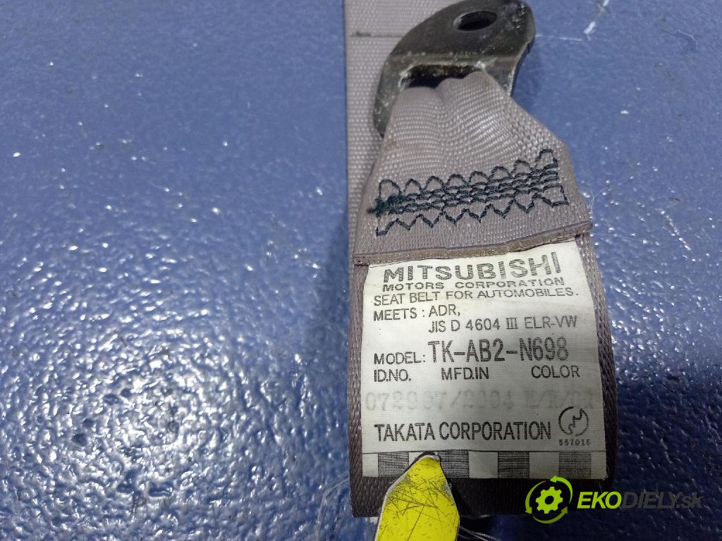 Mitsubishi Grandis 2005 Pásy: Bezpečnosť: x TK-AB2-N698