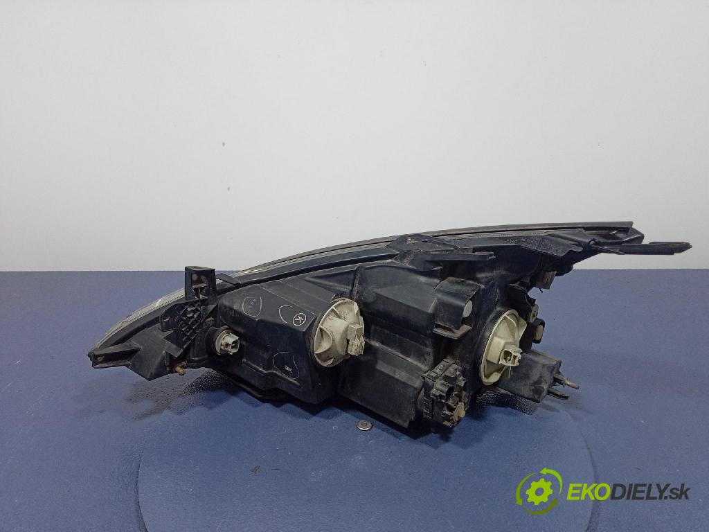Mitsubishi Grandis 2005 Reflektor: v pravo:
