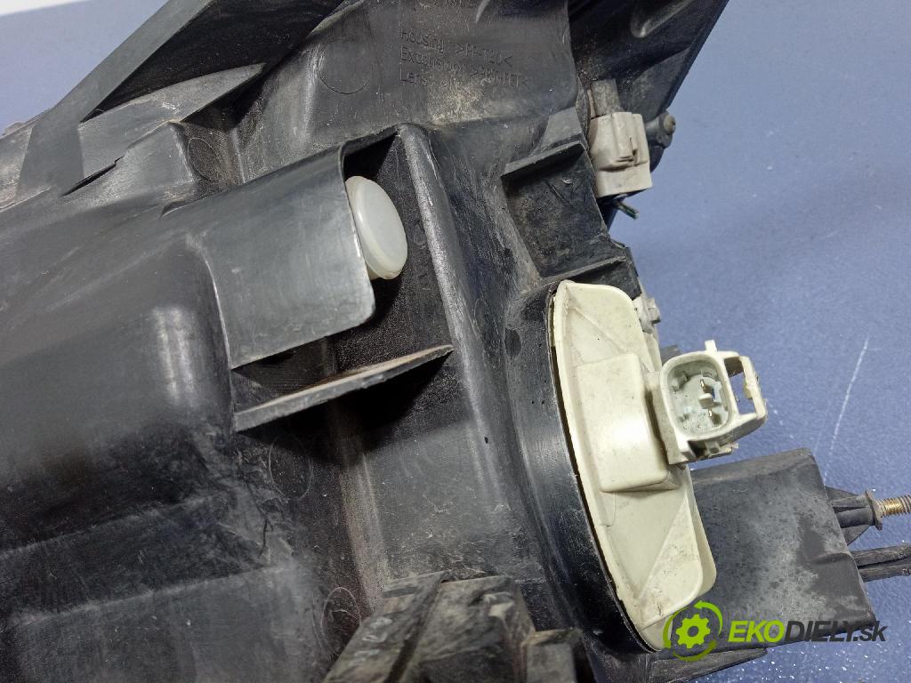 Mitsubishi Grandis 2005 Reflektor: v pravo: