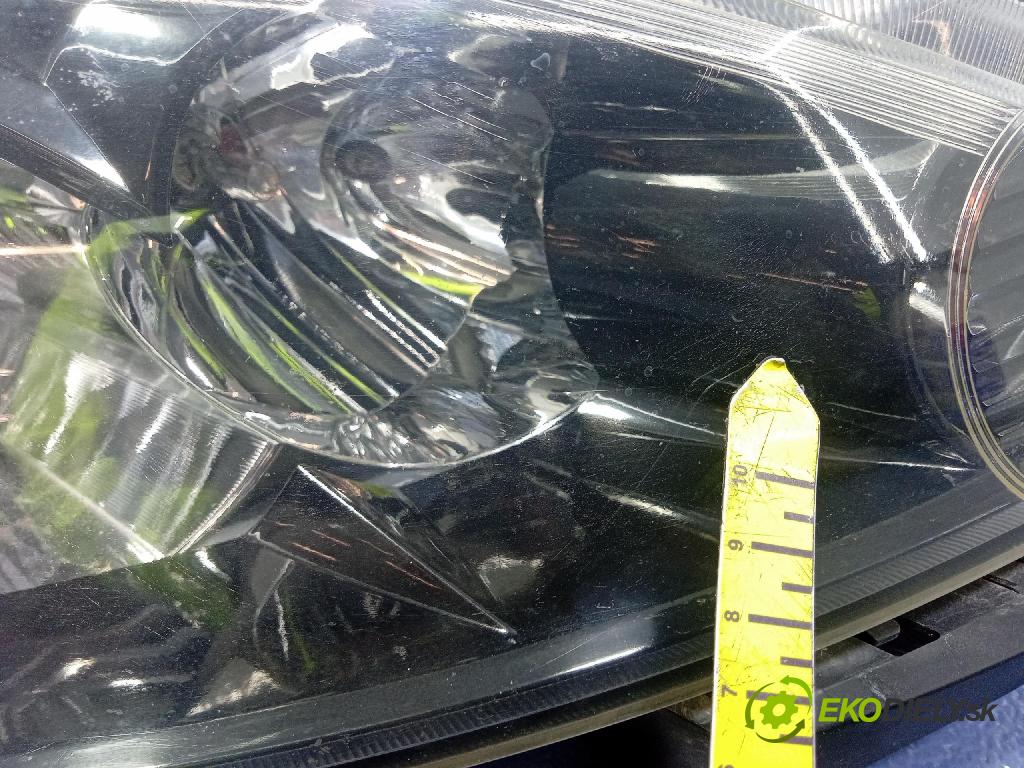 Mitsubishi Grandis 2005 Reflektor: v pravo: