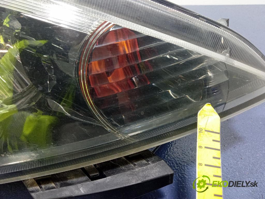 Mitsubishi Grandis 2005 Reflektor: v pravo: 