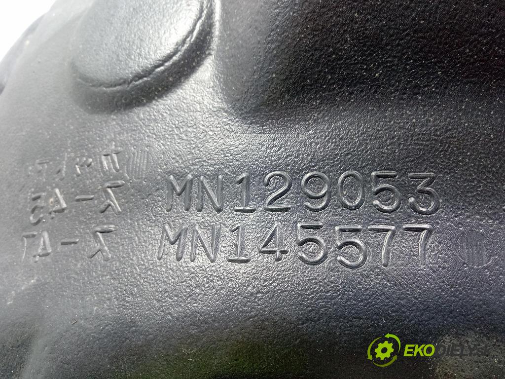 Mitsubishi Grandis 2005 Blatník: Plastové: Predné MN129053