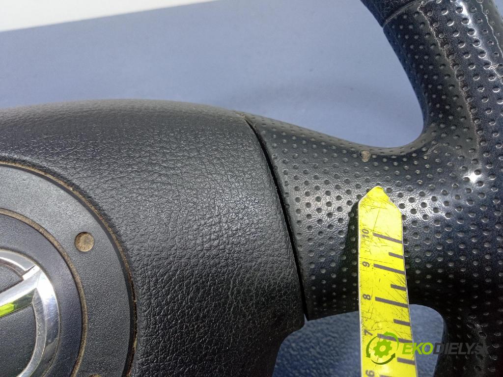 Mazda 2 2003 volant