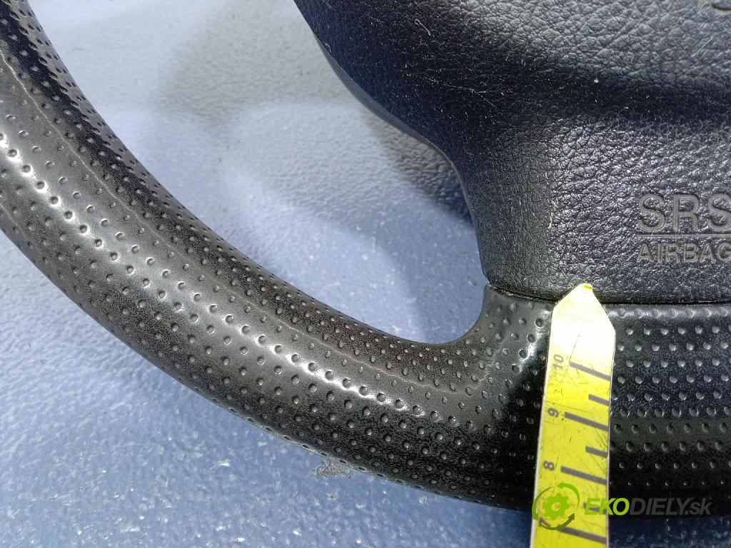 Mazda 2 2003 volant