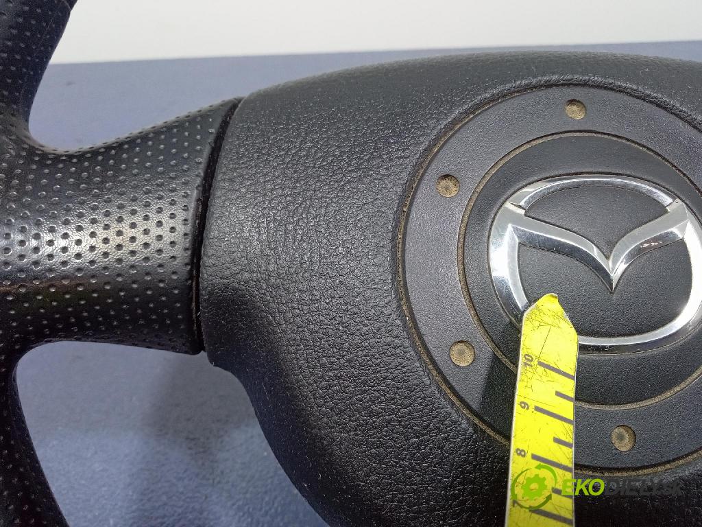 Mazda 2 2003 volant