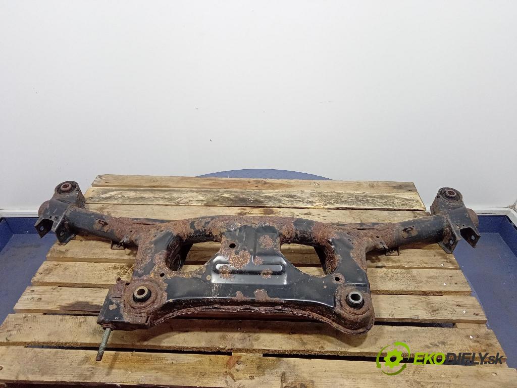 Mitsubishi Grandis 2005 výstuha Pozastavenia: zad