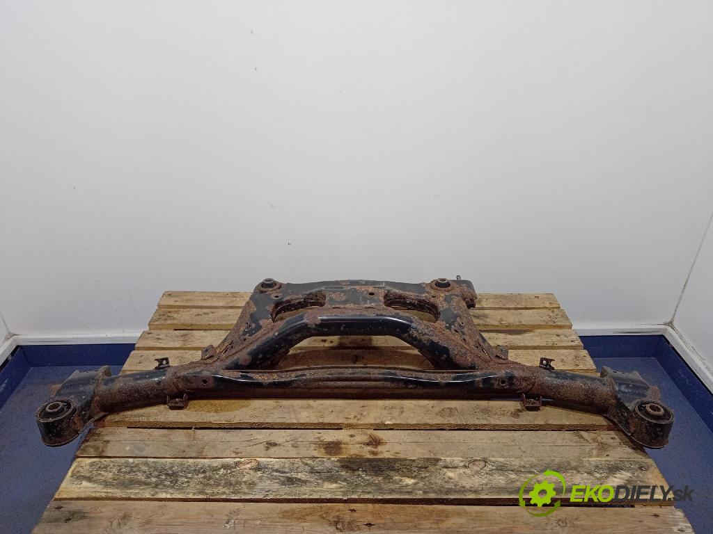 Mitsubishi Grandis 2005 výstuha Pozastavenia: zad