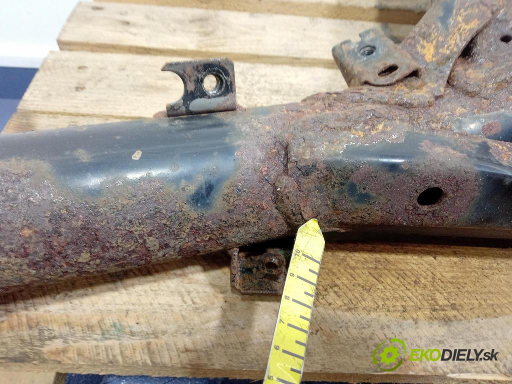 Mitsubishi Grandis 2005 výstuha Pozastavenia: zad