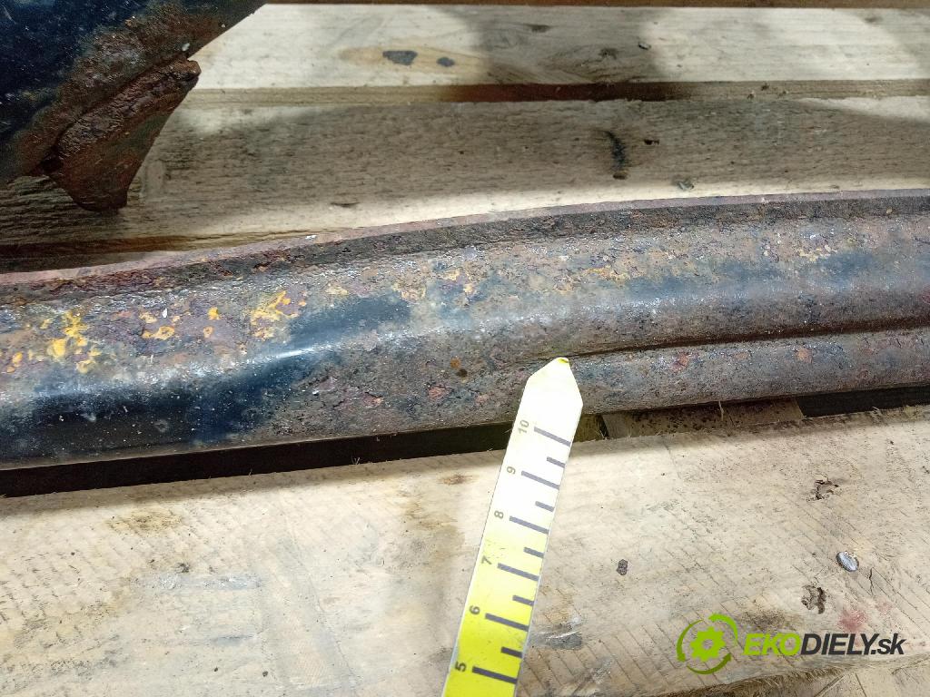 Mitsubishi Grandis 2005 výstuha Pozastavenia: zad