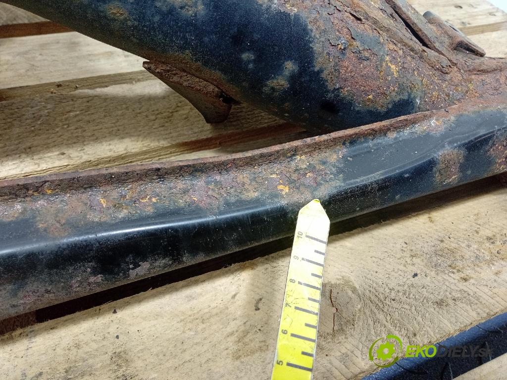 Mitsubishi Grandis 2005 výstuha Pozastavenia: zad