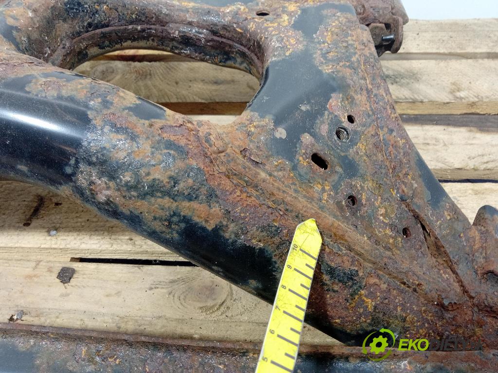 Mitsubishi Grandis 2005 výstuha Pozastavenia: zad