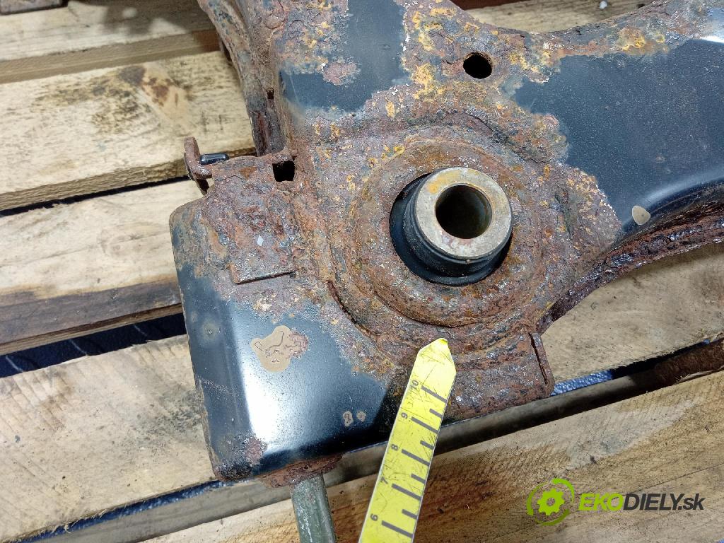 Mitsubishi Grandis 2005 výstuha Pozastavenia: zad