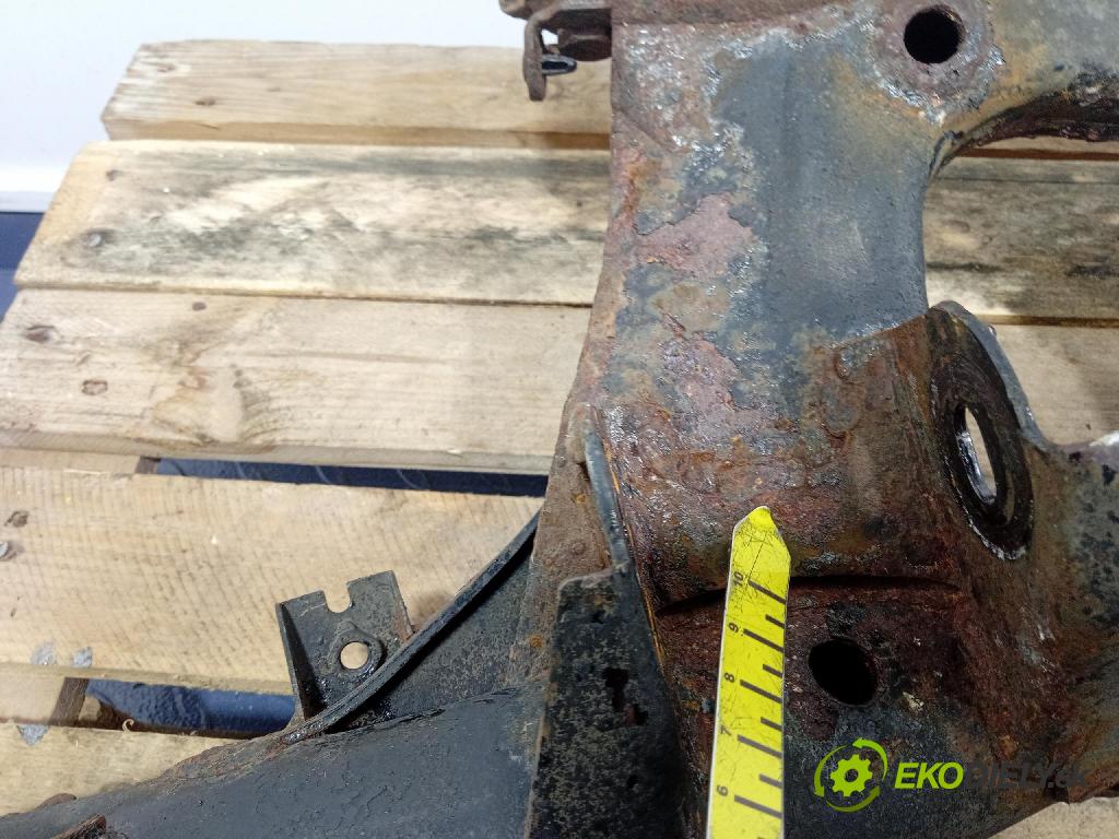 Mitsubishi Grandis 2005 výstuha Pozastavenia: zad