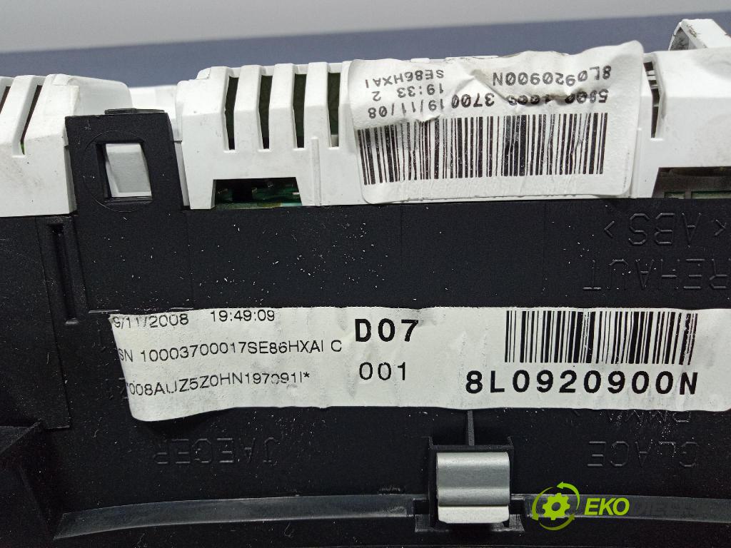 Audi A3 2002 prístrojovka/ budíky 8L0920900N