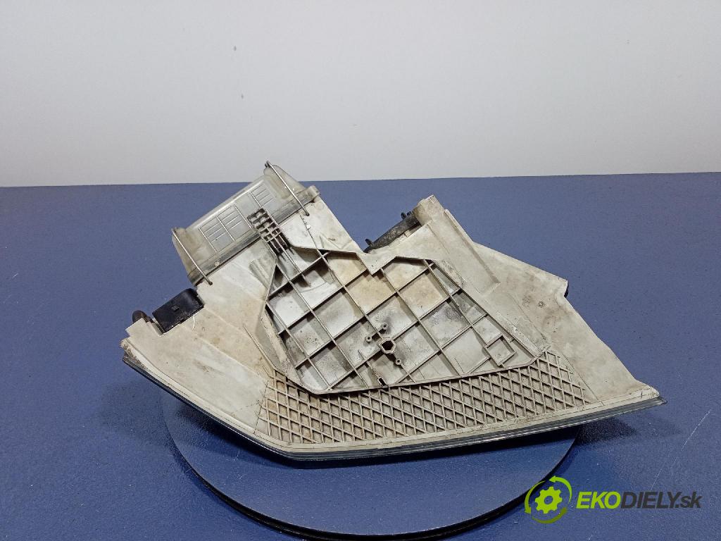 Skoda Octavia 2006 Reflektor: Vľavo: