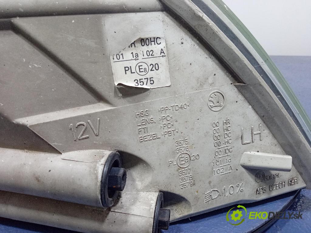 Skoda Octavia 2006 Reflektor: Vľavo: