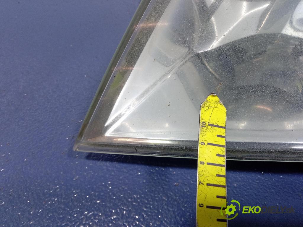 Skoda Octavia 2006 Reflektor: Vľavo: