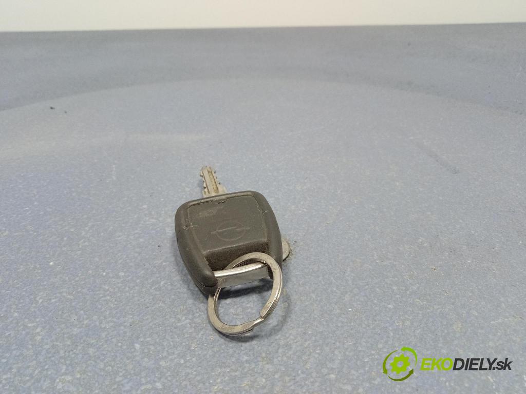 Opel Zafira 2000 riadiaca jednotka Motor: 90569370