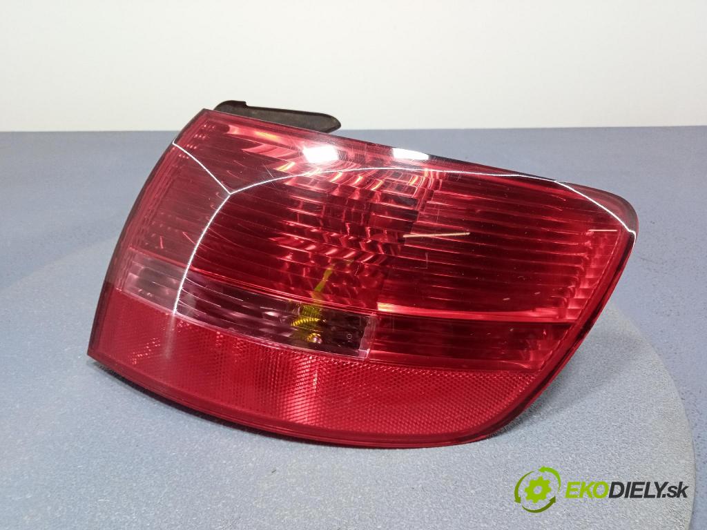 Audi A6 2008 svetlo / reflektor zad Prava: Vonkajsia: 4F9945096