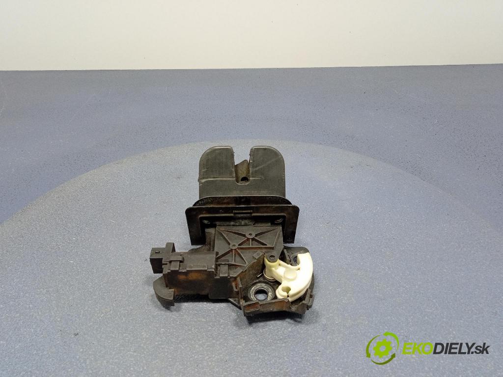 Audi A6 2008 zámek Klapky: kufr 4F9827520C