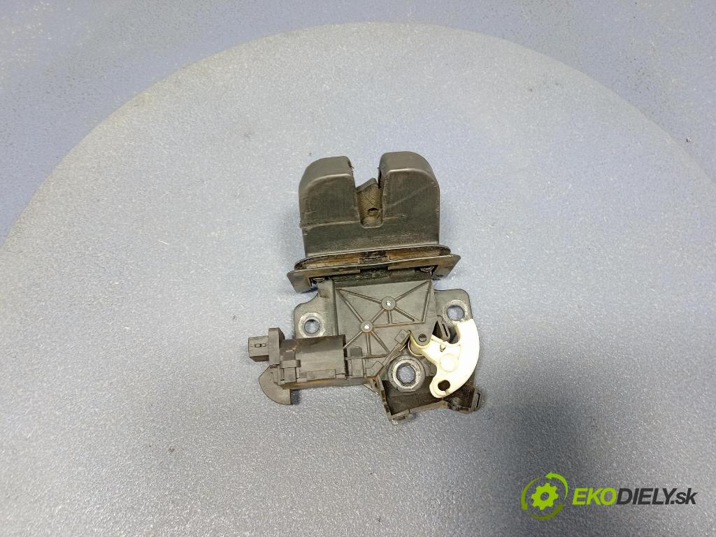 Audi A6 2008 zámek Klapky: kufr 4F9827520C