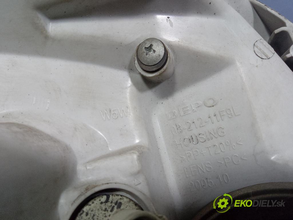 Toyota Corolla 2002 světlo Levý: 08-212-11F9L