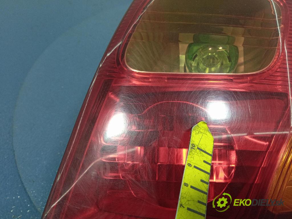 Toyota Corolla 2002 svetlo / reflektor zad Prava: Vonkajsia: