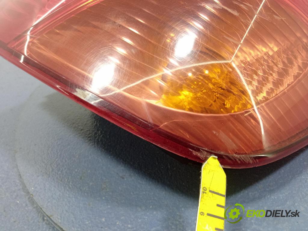 Toyota Corolla 2002 svetlo / reflektor zad Prava: Vonkajsia: