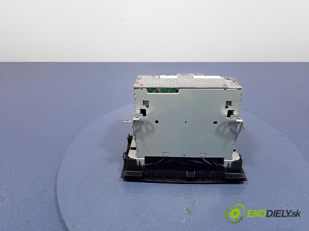 Toyota Corolla 2002 Radio I Navigácia: 86120-13060-B0