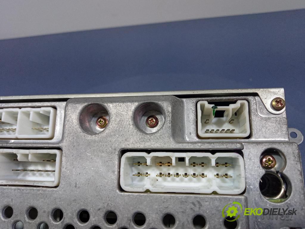 Toyota Corolla 2002 Radio I Navigácia: 86120-13060-B0