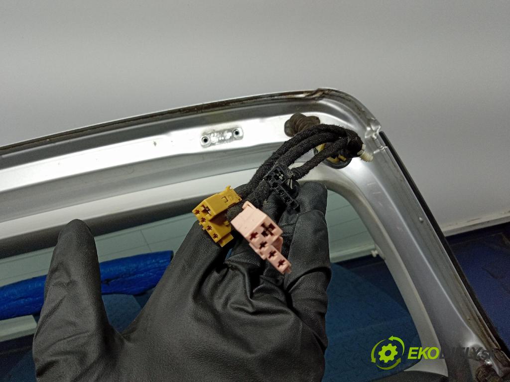 Vw Golf 2006 zadní dveře kufra: kufr