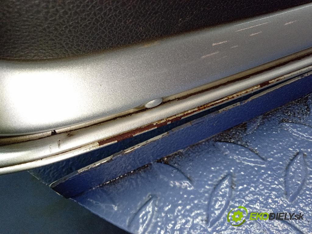 Vw Golf 2006 zadní dveře kufra: kufr