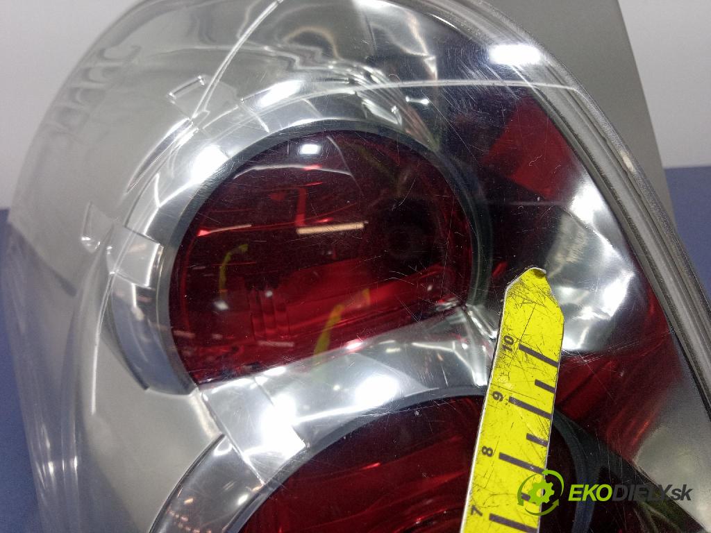Toyota Corolla verso 2005 svetlo / reflektor zad ľavá Vonkajsia: