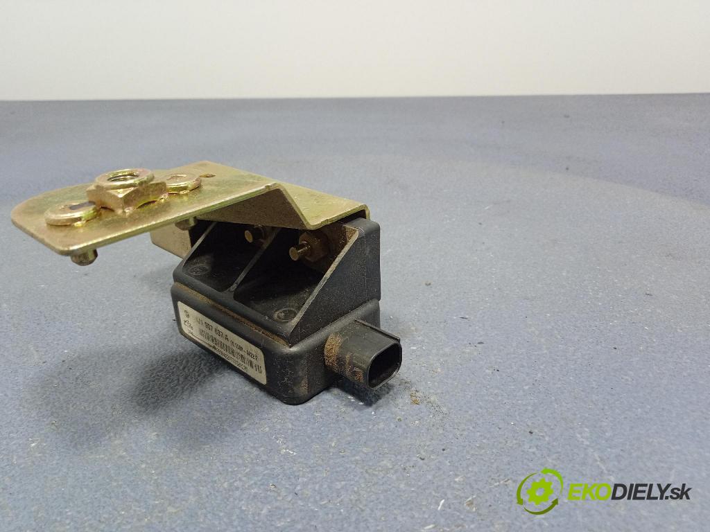Volkswagen Golf 2000 snímač ESP. 1J0907651A